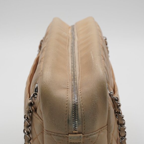 *SOLD* CHANEL Large Beige Quilted Camera Case Bag - Pre-Owned - Picture 6 of 7